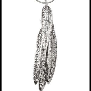 House of Harlow 1960 Cedro Feather Fringe Necklace